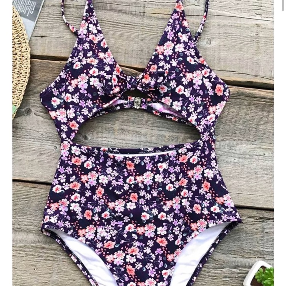 Women’s one piece swimsuit by Cupshe